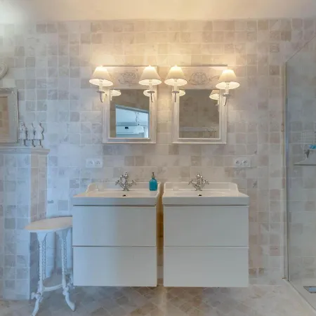 Luxurious In With Jacuzzi Villa *
