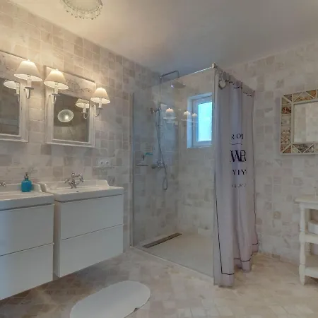 Luxurious In With Jacuzzi Les Issambres