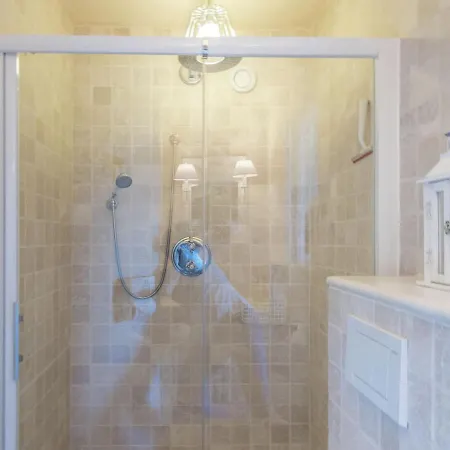 Luxurious In With Jacuzzi Villa *