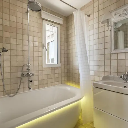 Luxurious In With Jacuzzi Villa *